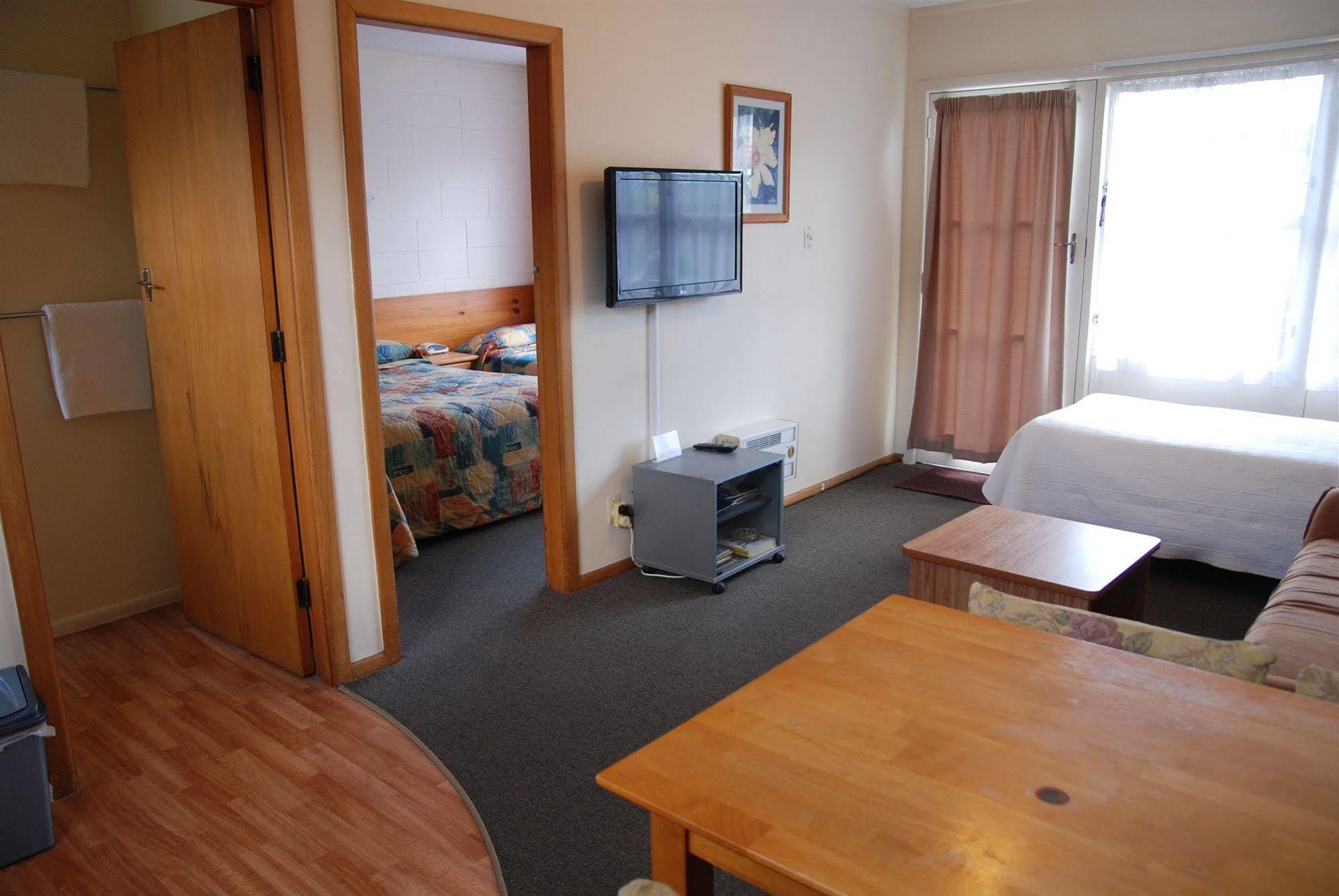 המילטון Manhattan Lodge Motel מראה חיצוני תמונה