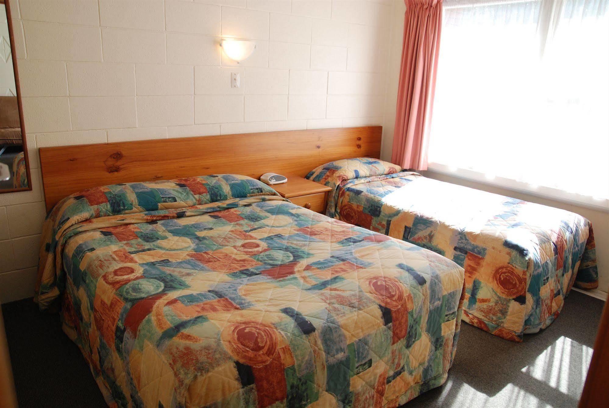 המילטון Manhattan Lodge Motel מראה חיצוני תמונה