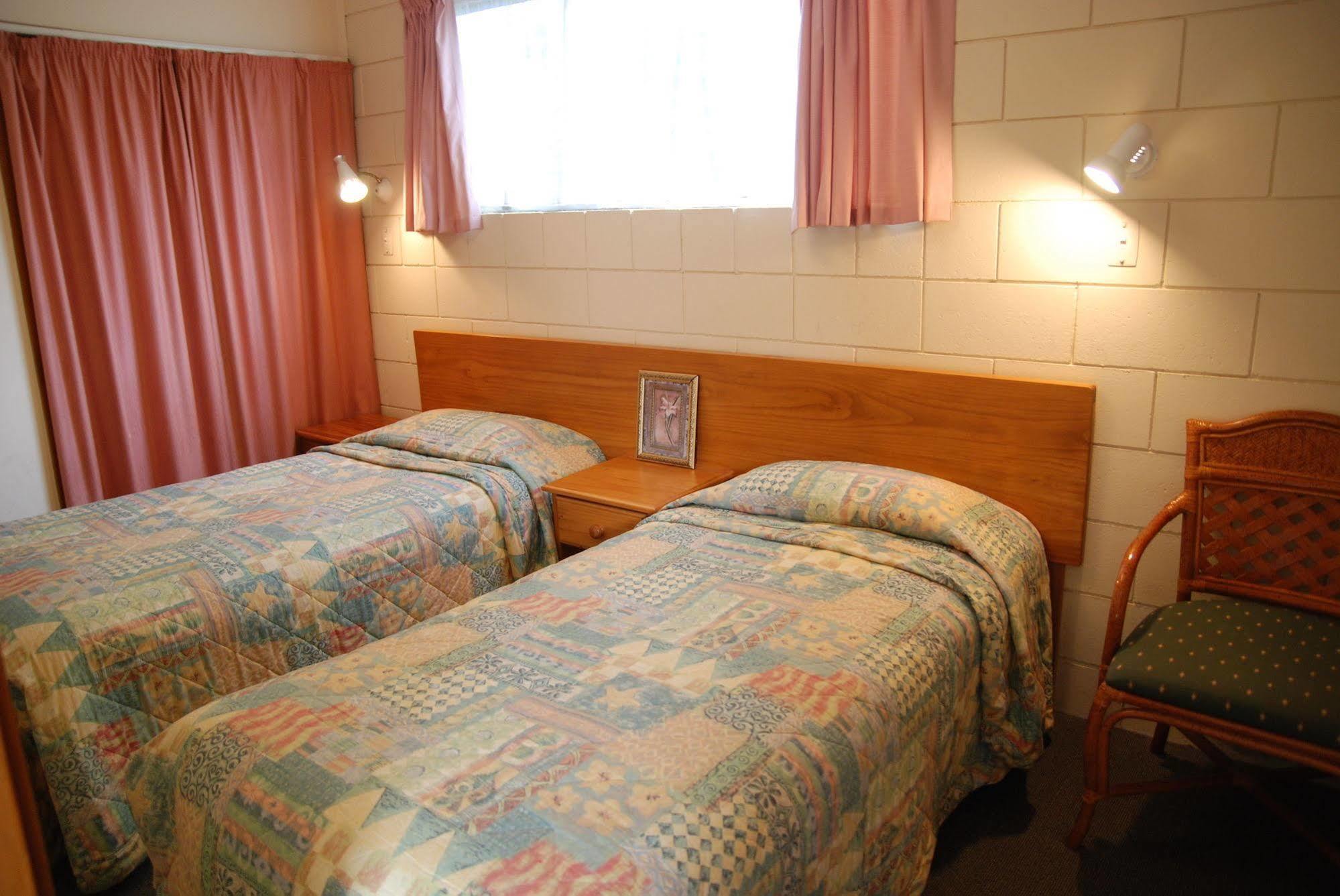 המילטון Manhattan Lodge Motel מראה חיצוני תמונה