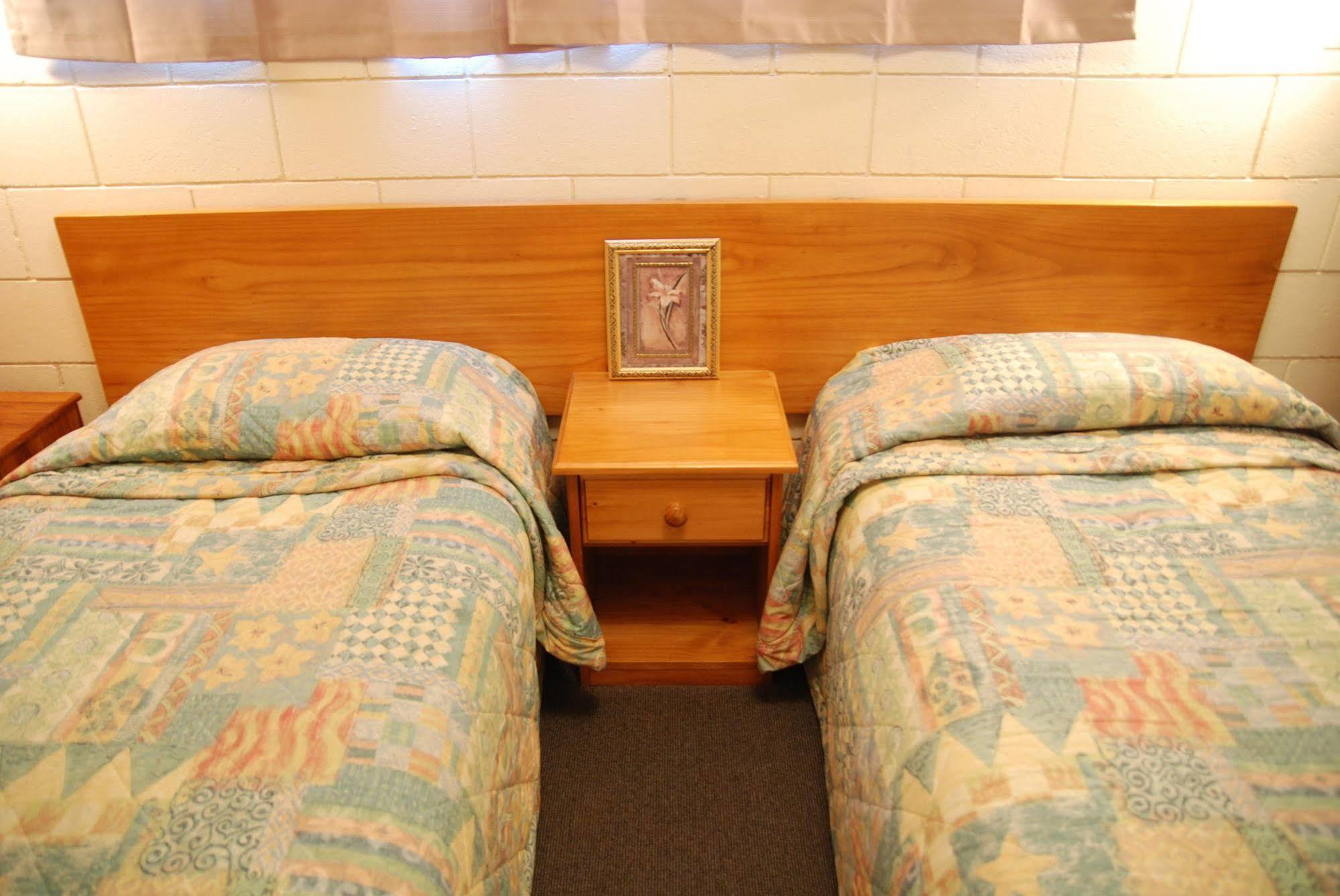 המילטון Manhattan Lodge Motel מראה חיצוני תמונה