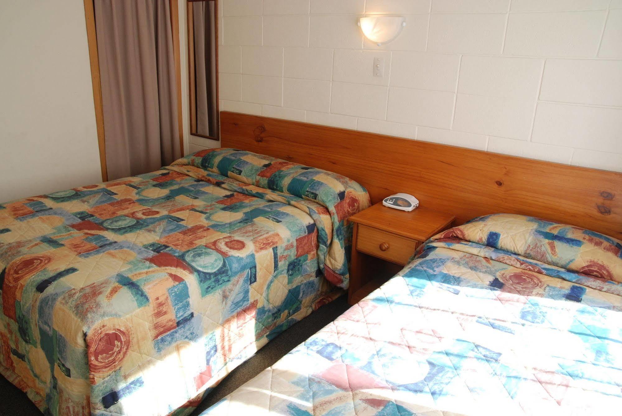 המילטון Manhattan Lodge Motel מראה חיצוני תמונה